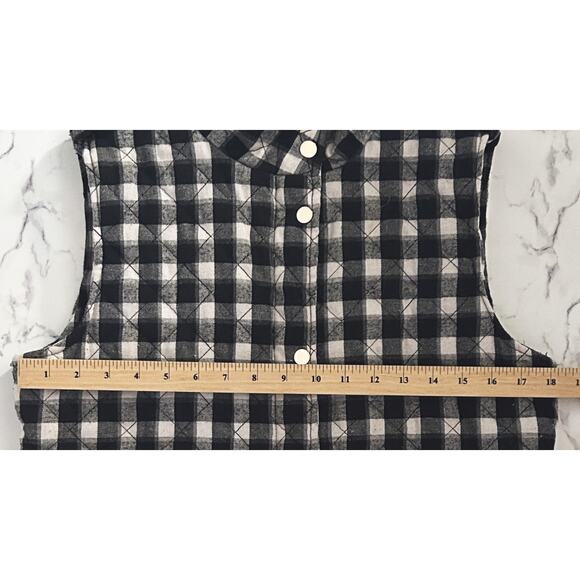 b.Boutique by Evergreen Buffalo Check Puffer Vest Medium - Picture 4 of 7